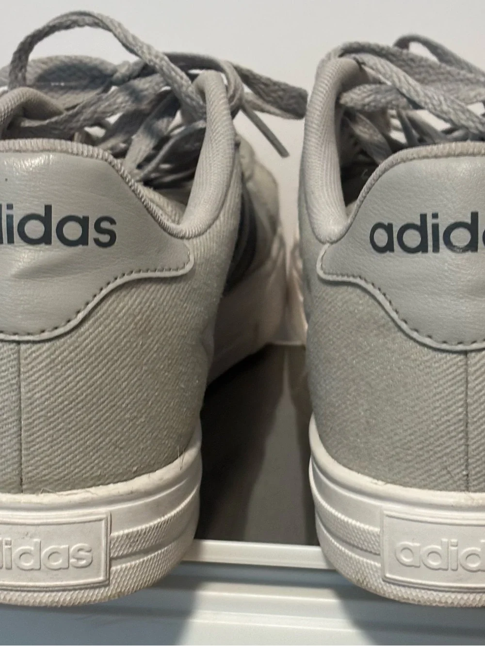 Adidas Men's Light Gray Canvas Casual Sneakers size 9.5
